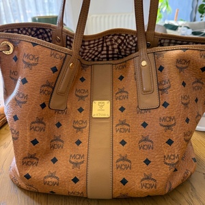 MCM Δερμάτινη Γυναικεία Τσάντα Shopper Ταμπά MWPCSVI01CO001