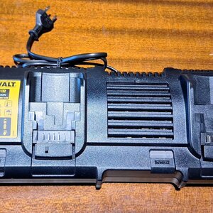 DEWALT Φορτιστής Μπαταριών Εργαλείου 10.8-18V Λιθίου DCB132 XR Flexvolt Διπλός