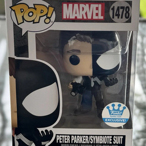 Funko Pop! Marvel: Marvel - Peter Parker/Symbiote Suit 1478 Bobble-Head Exclusive