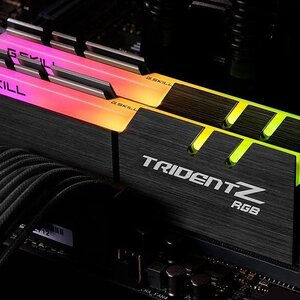 G.Skill Trident Z RGB DDR4 16GB RAM με 2x8GB Modules και Ταχύτητα 3600 για Desktop F4-3600C18D-16GTZRX