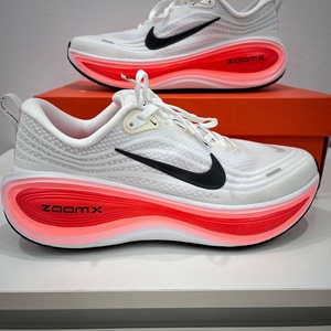 Nike Vomero Plus HV8150-100 Ανδρικά Αθλητικά Παπούτσια Running White / Black / Bright Crimson / Metallic Silver