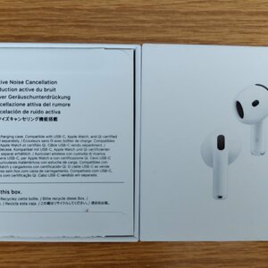 Apple AirPods 4 with Active Noise Cancellation Earbud Bluetooth Handsfree Ακουστικά με Αντοχή στον Ιδρώτα και Θήκη Φόρτισης Λευκά
