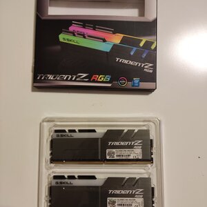 G.Skill Trident Z RGB 16GB DDR4 RAM με 2 Modules (2x8GB) και Ταχύτητα 3200 για Desktop (F4-3200C16D-16GTZR)