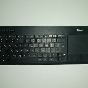 Trust Veza Ασύρματο Πληκτρολόγιο με Touchpad Ελληνικό