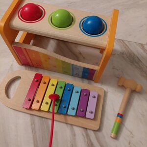 Hape Παιχνίδι με Σφυράκι Διαδραστικός Πάγκος με Ξυλόφωνο,Σφυρί & Μπάλες από Ξύλο για 12+ Μηνών (Διάφορα Σχέδια) 1τμχ E0305