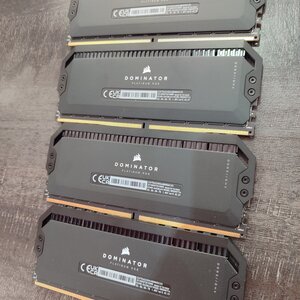 Corsair Dominator Platinum RGB DDR5 64GB RAM με 4x16GB Modules και Ταχύτητα 6600 για Desktop CMT64GX5M4B6600C32