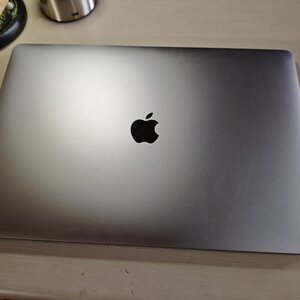 MacBook Pro 15" (2018) - i9 / 32GB RAM / 1TB SSD / Vega 20