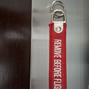 Μπρελόκ Remove Before Flight Υφασμάτινο Κόκκινο
