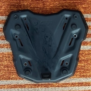 Givi M9B Βάση Βαλίτσας για Honda CB 750 / CBR 1000 / CBR 1100 για Piaggio Carnaby 125 για Yamaha FZ / SR Αλουμινίου για Monokey GIVUNIPIA24