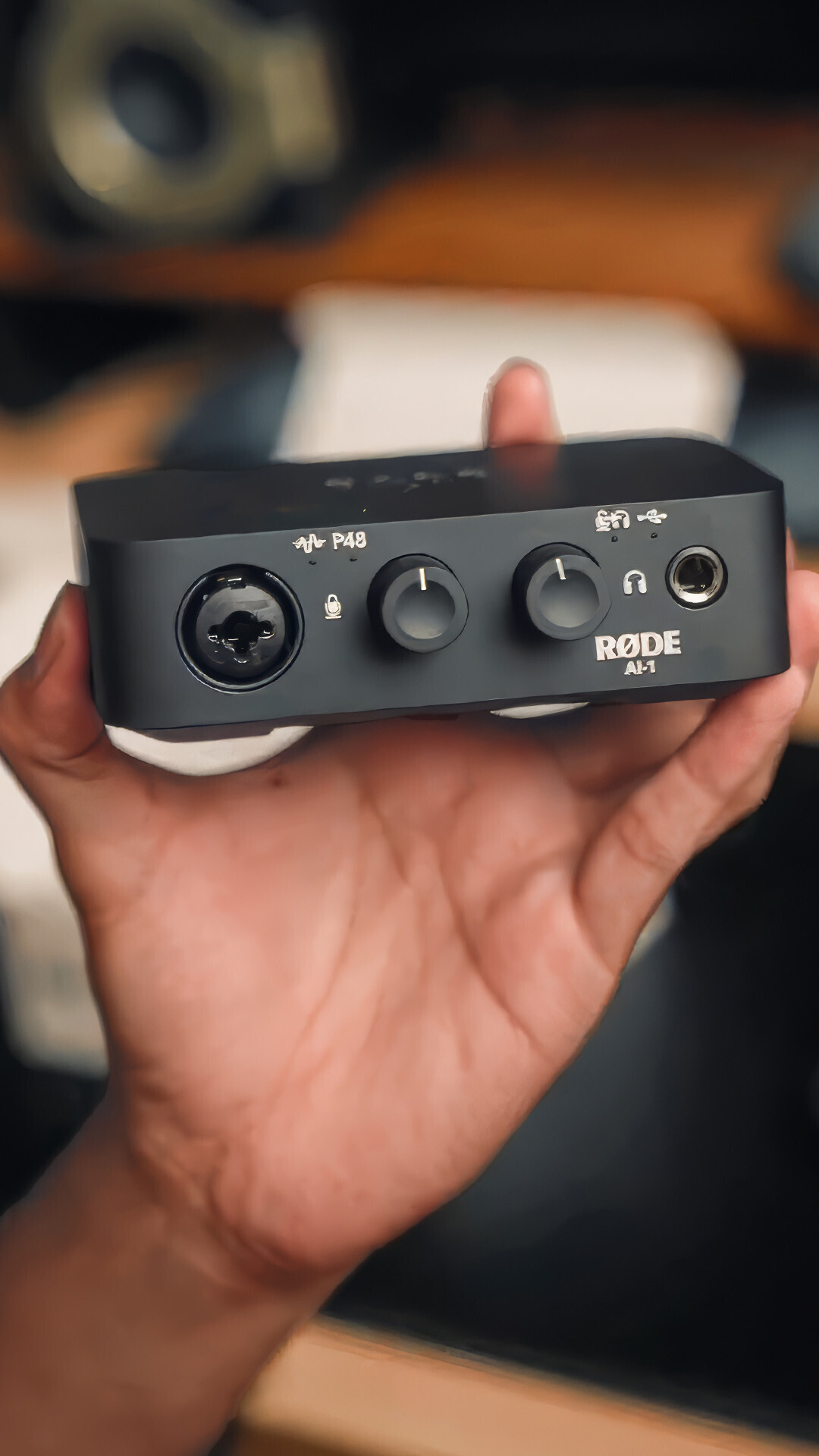 Small but Quality Audio Interface with XLR / 6.35mm Combo - RODE AI-1