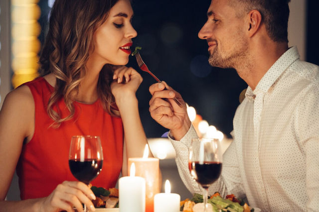 Liebe geht durch den Magen: Schaffen Sie das perfekte Ambiente für das romantischste Abendessen!
