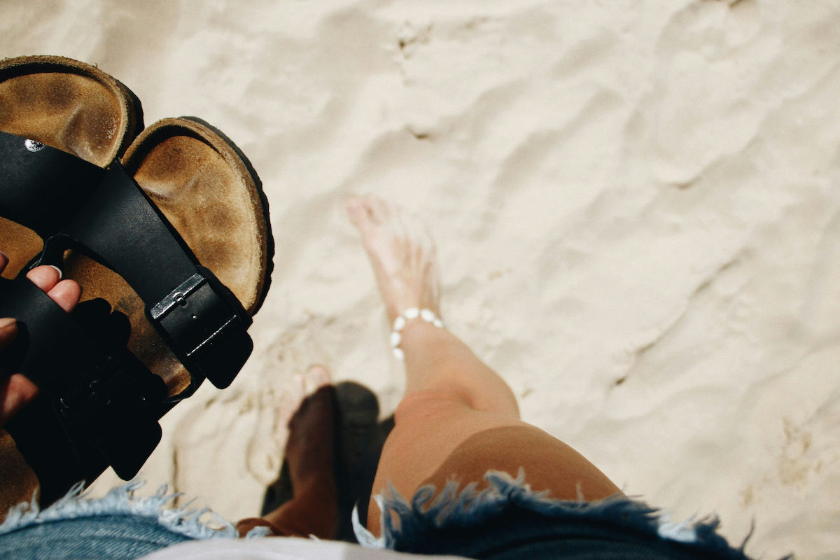 Birkenstock: Τα viral παπούτσια που είναι παντού