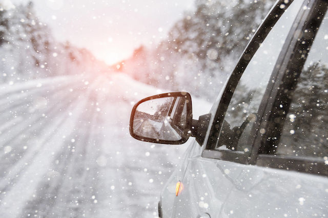 Μάθε πως να βάλεις τις χιονοκουβέρτες στο αυτοκίνητό σου. (Video)