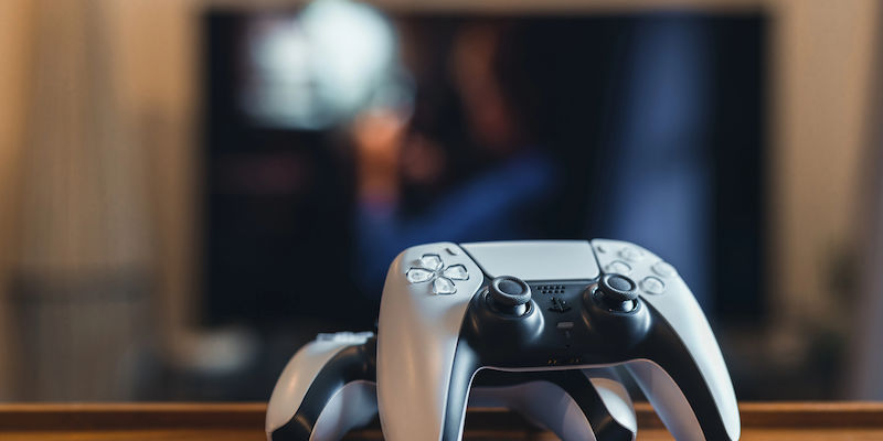 Laptop de gaming sau consola? Ce prefera gamerii in 2026