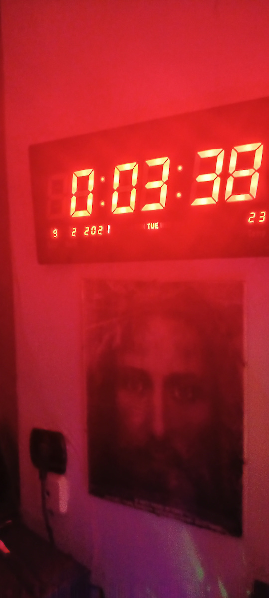 Tisch-Digitaluhr mit Wecker 676180