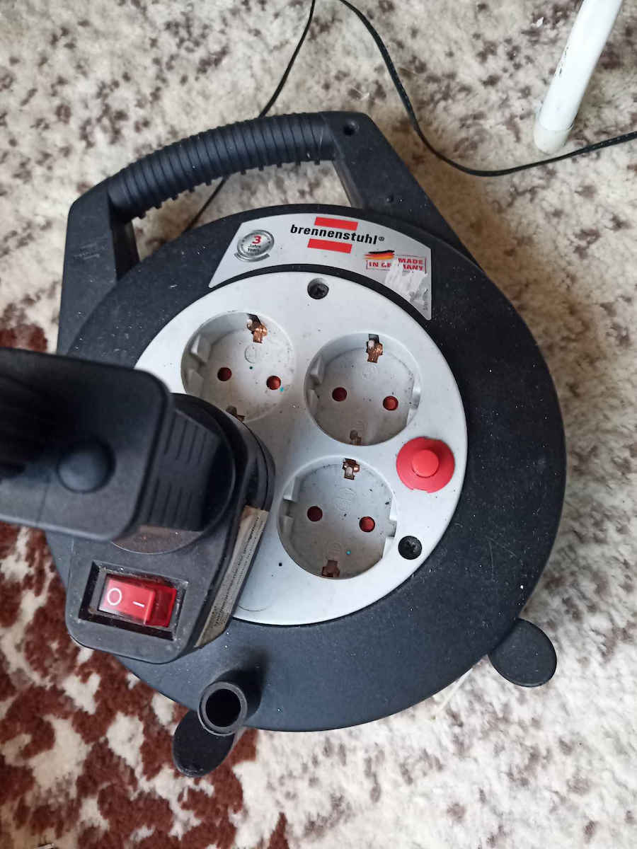 Brennenstuhl Cablu de prelungire Tip închis 4 locuri cu cablu de 5m Diametru 3 x 1.5mm² Neagră