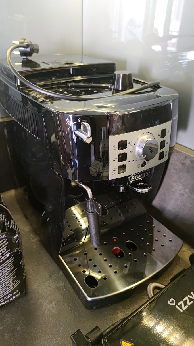 De'Longhi Magnifica S Automatic Espresso Machine 1450W Pressure 15bar with Grinder Silver