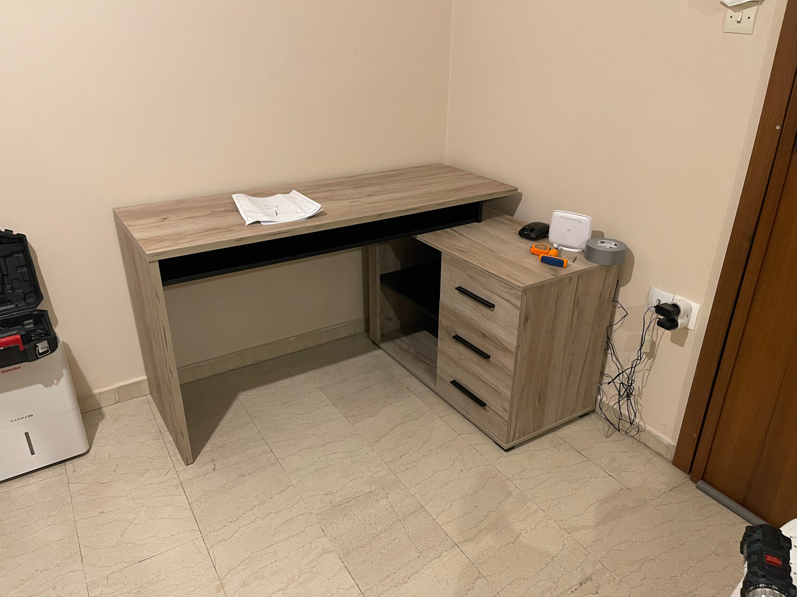 Γωνιακό Γραφείο Arhimed Ξύλινο Μαύρο / Δρυς 137.5x101.5x75εκ.