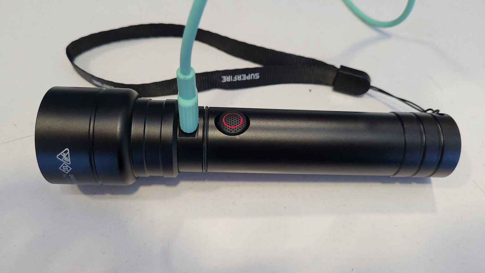 Superfire Επαναφορτιζόμενος Φακός LED IP46 με Μέγιστη Φωτεινότητα 1100lm