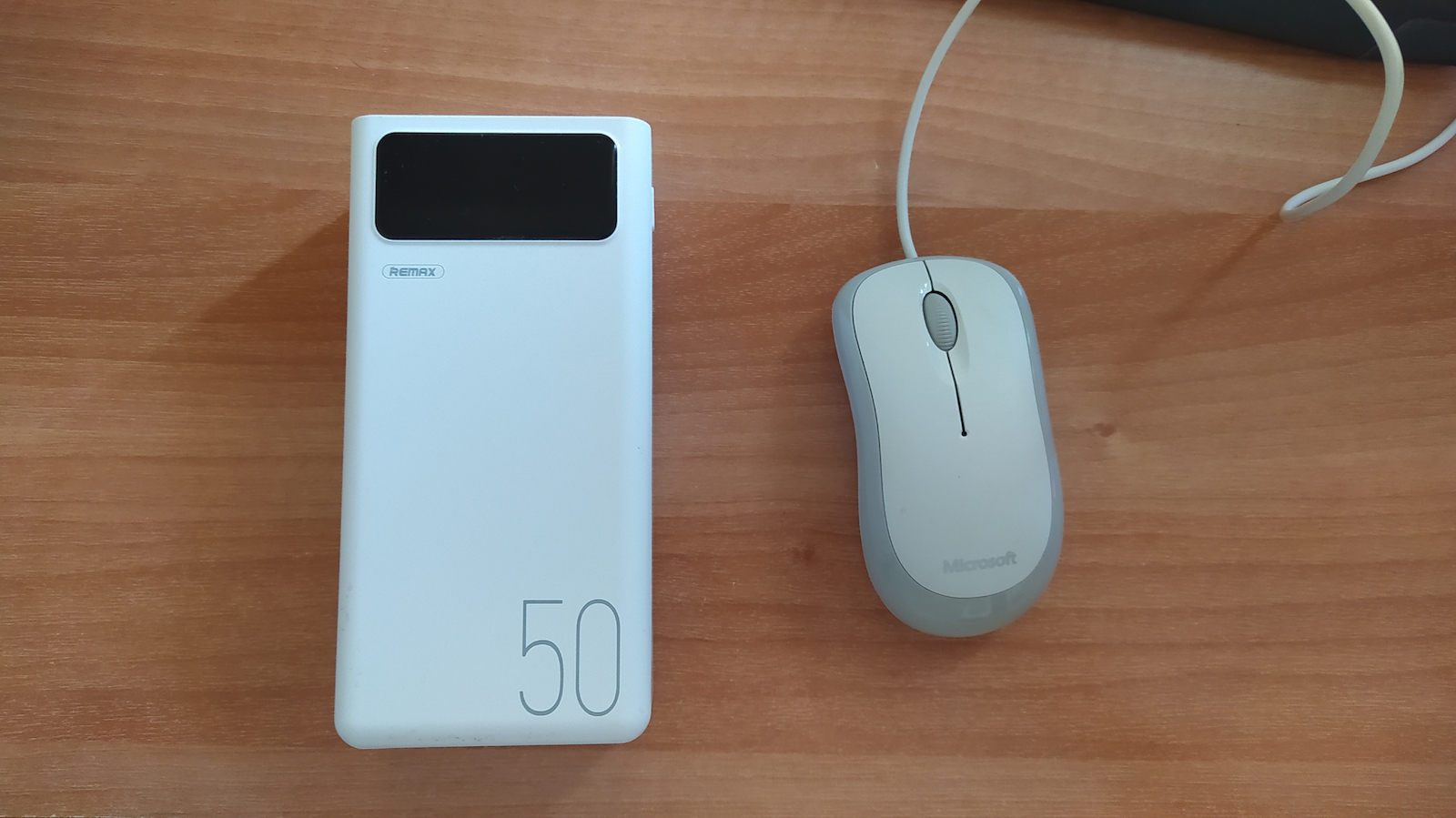 Remax RPP-162 Power Bank 50000mAh mit 4 USB-A Anschlüssen Weiß