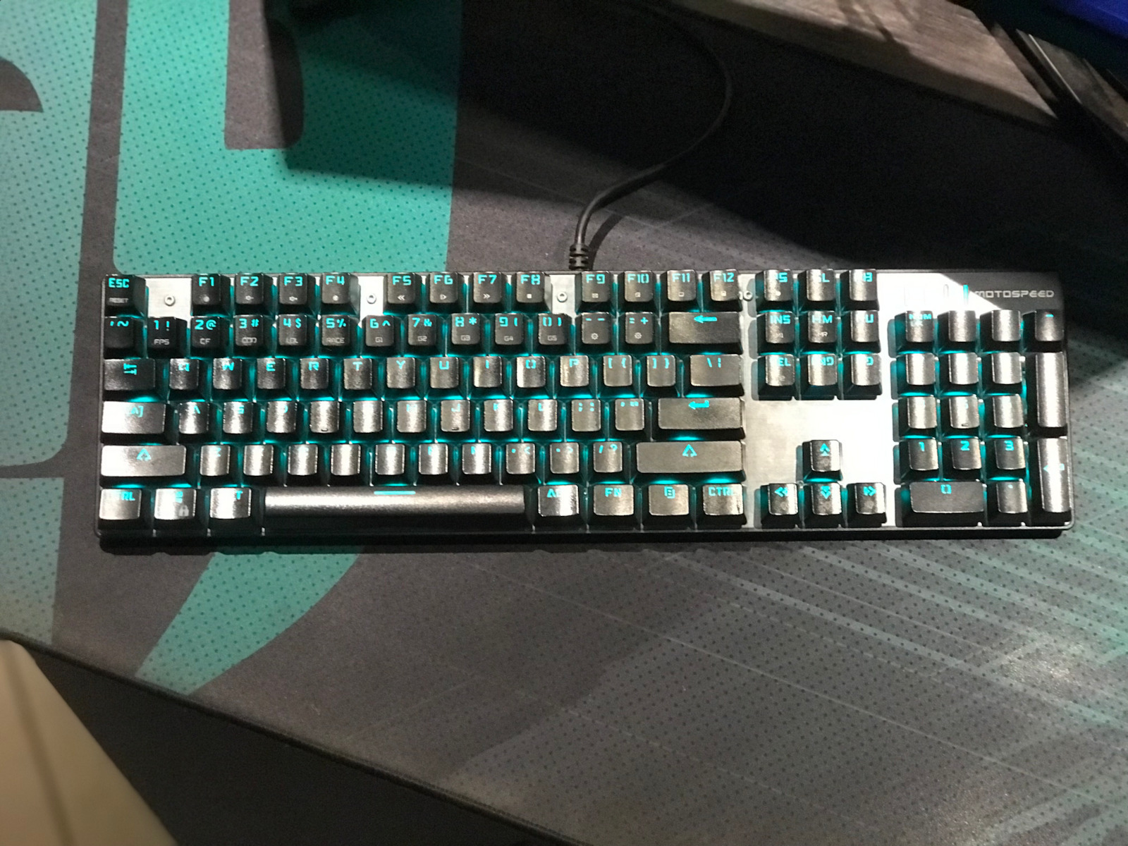 Motospeed Inflictor CK104 Gaming Μηχανικό Πληκτρολόγιο με Outemu Blue διακόπτες και RGB φωτισμό (Ελληνικό) Κόκκινο