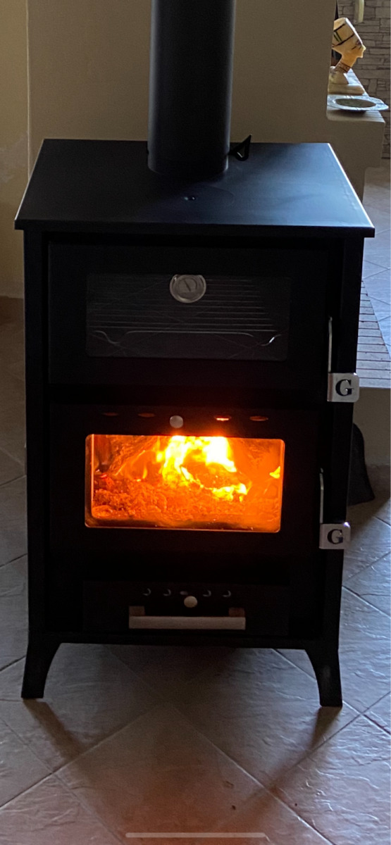 Gekas Metal MG 500 Oțel Soba pe lemne cu Cuptor 22kW Bej