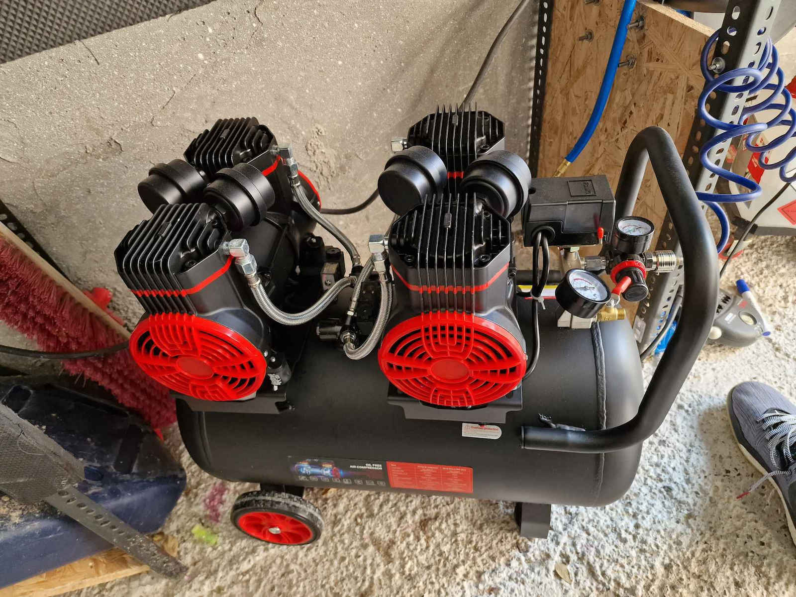 Auarita Μονοφασικό Κομπρεσέρ Αέρος 75dB με Ισχύ 2hp και Αεροφυλάκιο 24lt