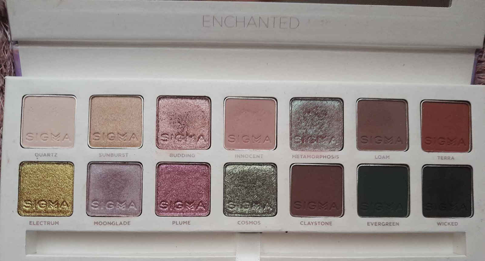 Sigma Beauty Enchanted Palette Paletă cu Farduri de Pleoape Matifiant Formă Solidă 19.3gr