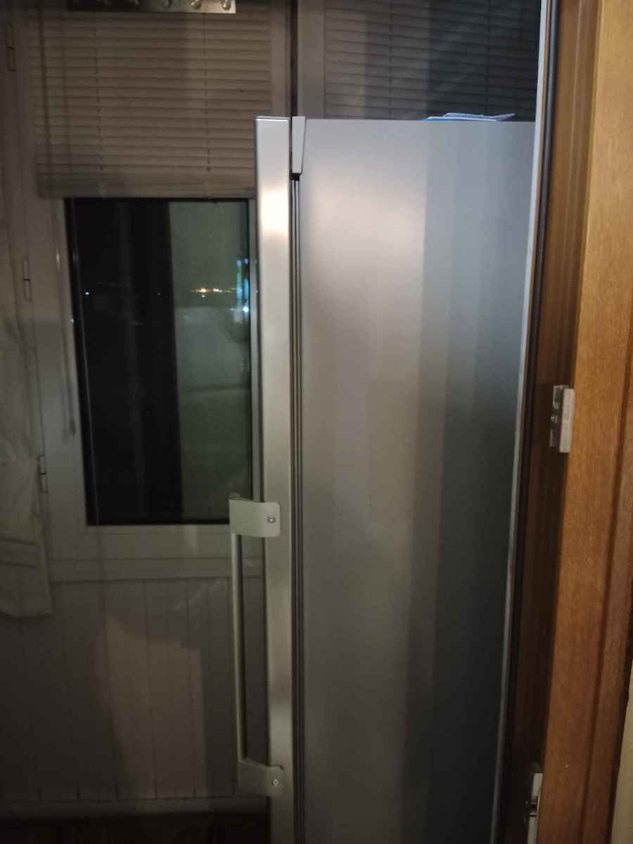 Whirlpool UW8 F2C XBI N 2 Upright Freezer 263lt NoFrost