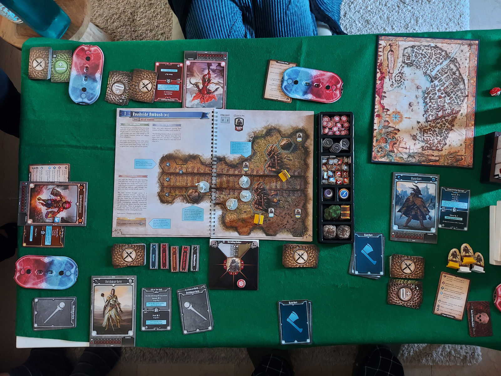 Настолна игра Gloomhaven Jaws of the Lion за 1-4 играчи 14+ години (EN) Cephalofair