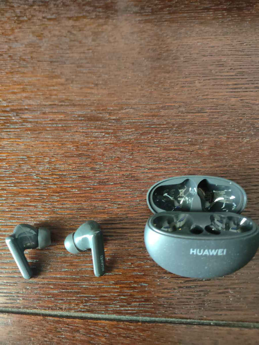Huawei Freebuds 5i Bluetooth Handsfree Earphones with Sweat Resistance and Charging Case Ceramic White