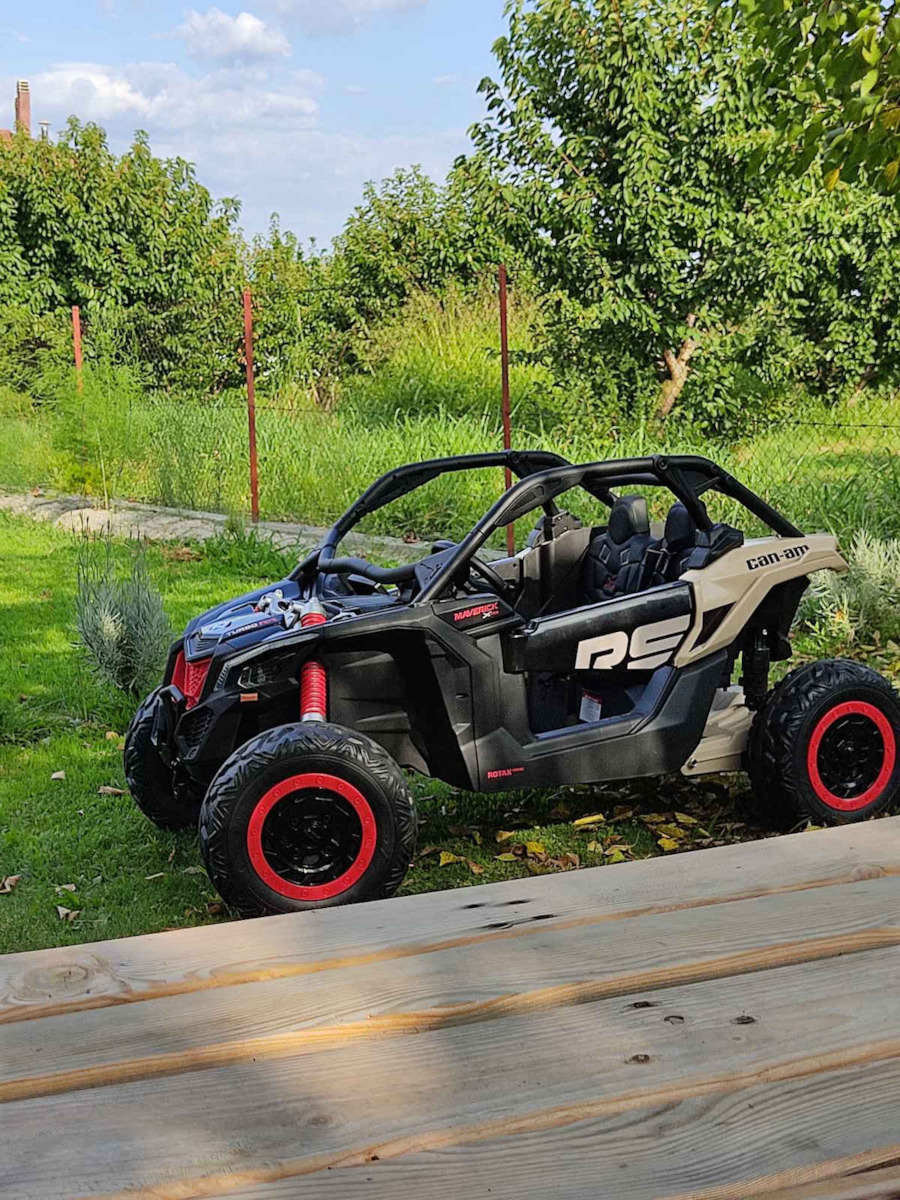 Can-am Maverick Rs Две Места с Дистанционно Управление Лицензиран 24 Волта Черен