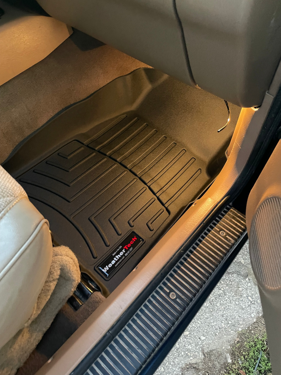 WeatherTech Vordere Matten 2Stück aus Gummi für Jeep Cherokee 1997-2001 Schwarz
