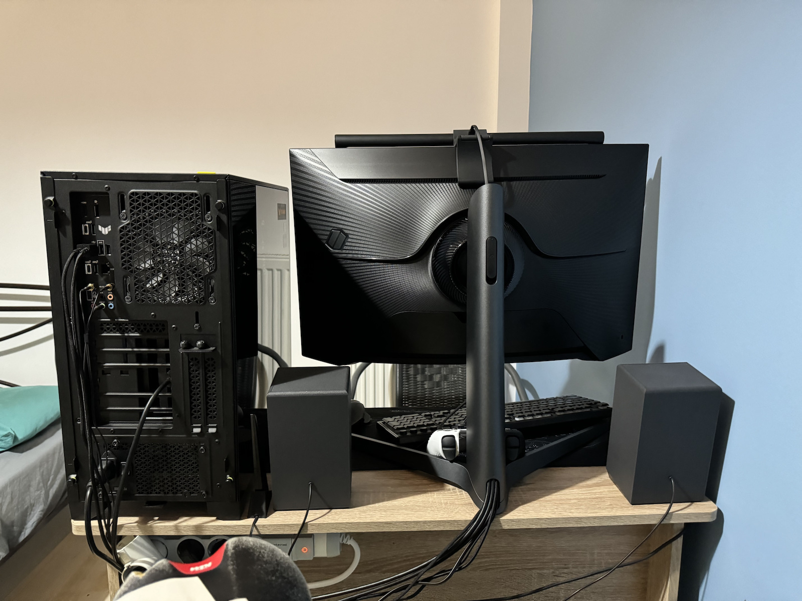 Samsung Odyssey G7 27" HDR QHD 2560x1440 VA Curved Gaming Monitor 240Hz with 1ms GTG Response Time