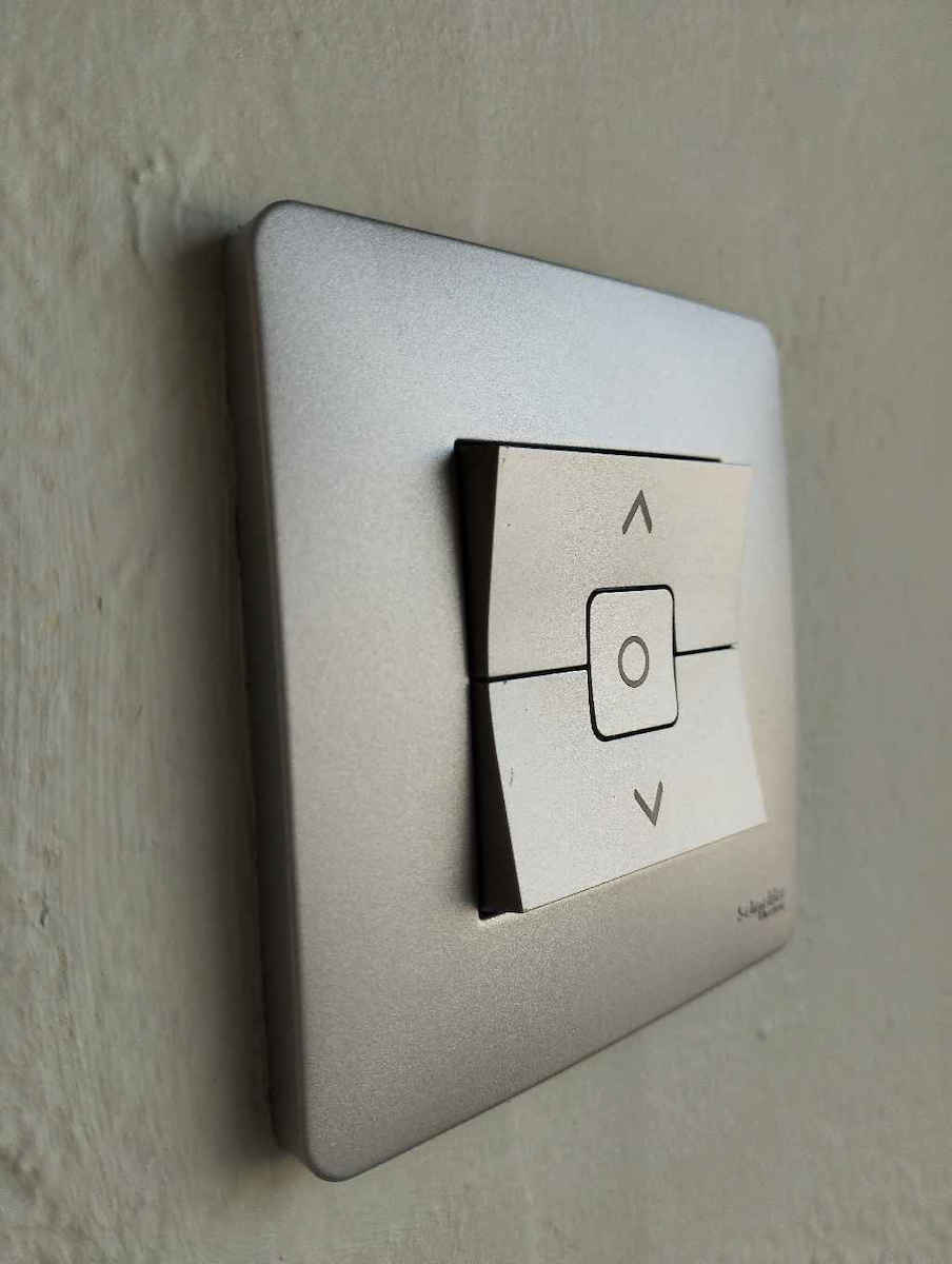 Schneider Electric New Unica Recessed Wall Switch Rolling Shutters Two-Way without Frame Silver