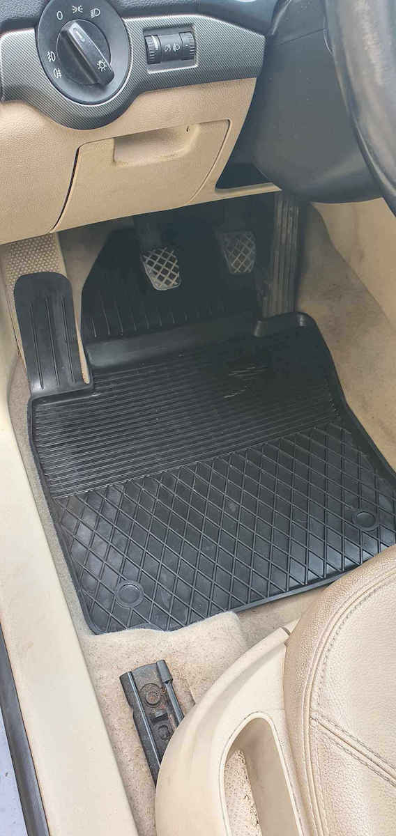 AMiO Front Car Mat for Skoda Octavia 1997>2004 Black