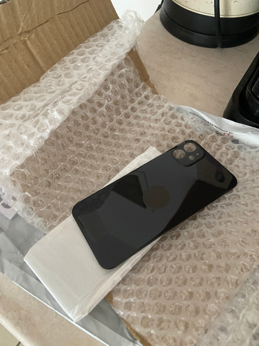 Заден капак на батерия с голям отвор за Apple iPhone 11 Черен
