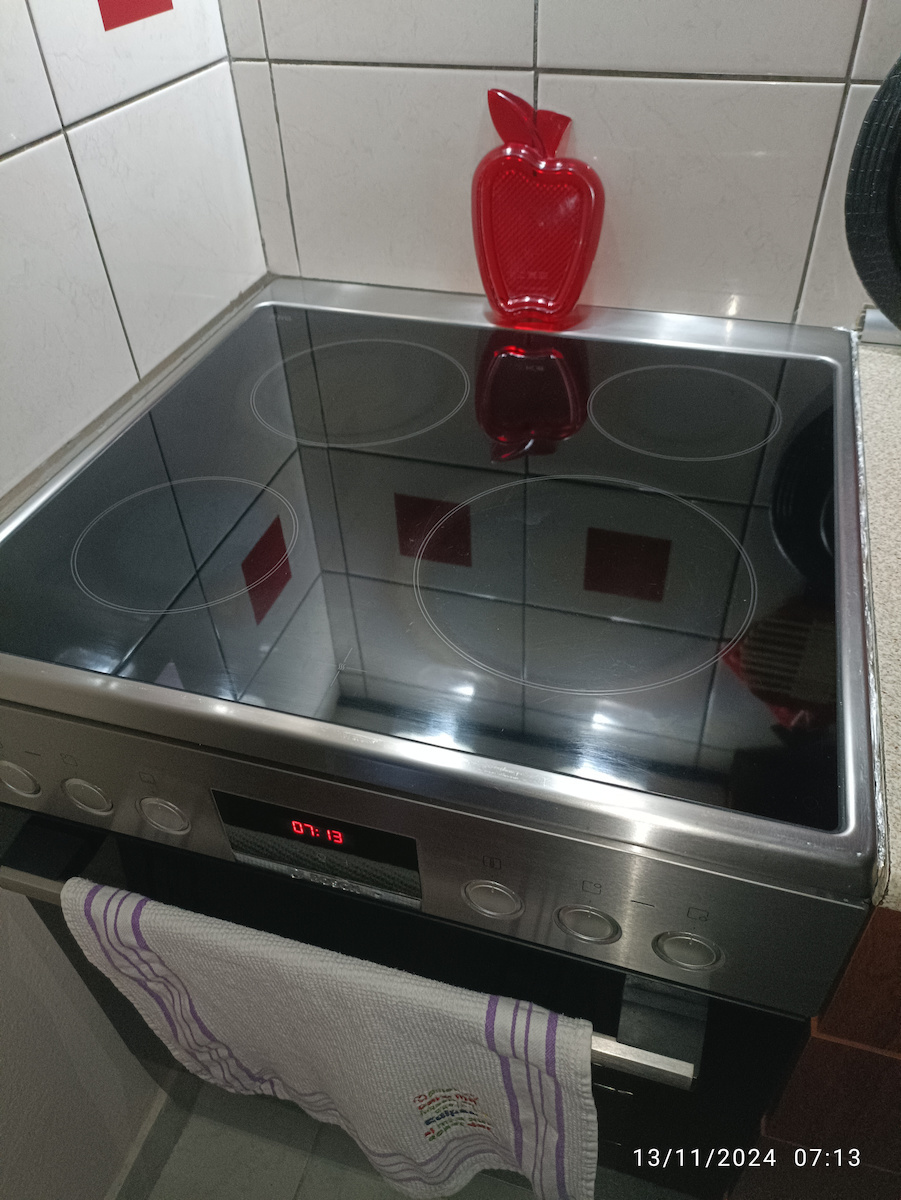 Bosch Κουζίνα 66lt με Κεραμικές Εστίες Π60εκ. Inox