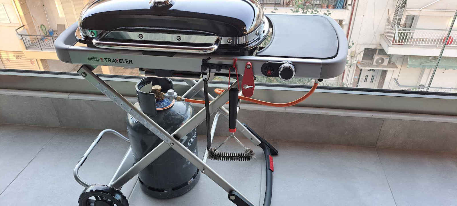 Weber Traveler Преносима Газово Барбекю Решетка 63.5брx34.3брсм. с 1 бр 3.8кВт