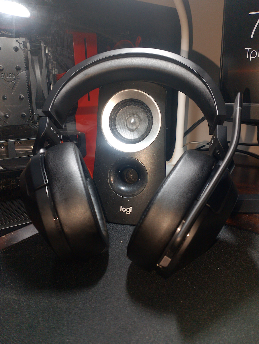 Corsair HS55 Wireless Core Over Ear Gaming Headset with Bluetooth Connectivity for PC / PS4 / PS5