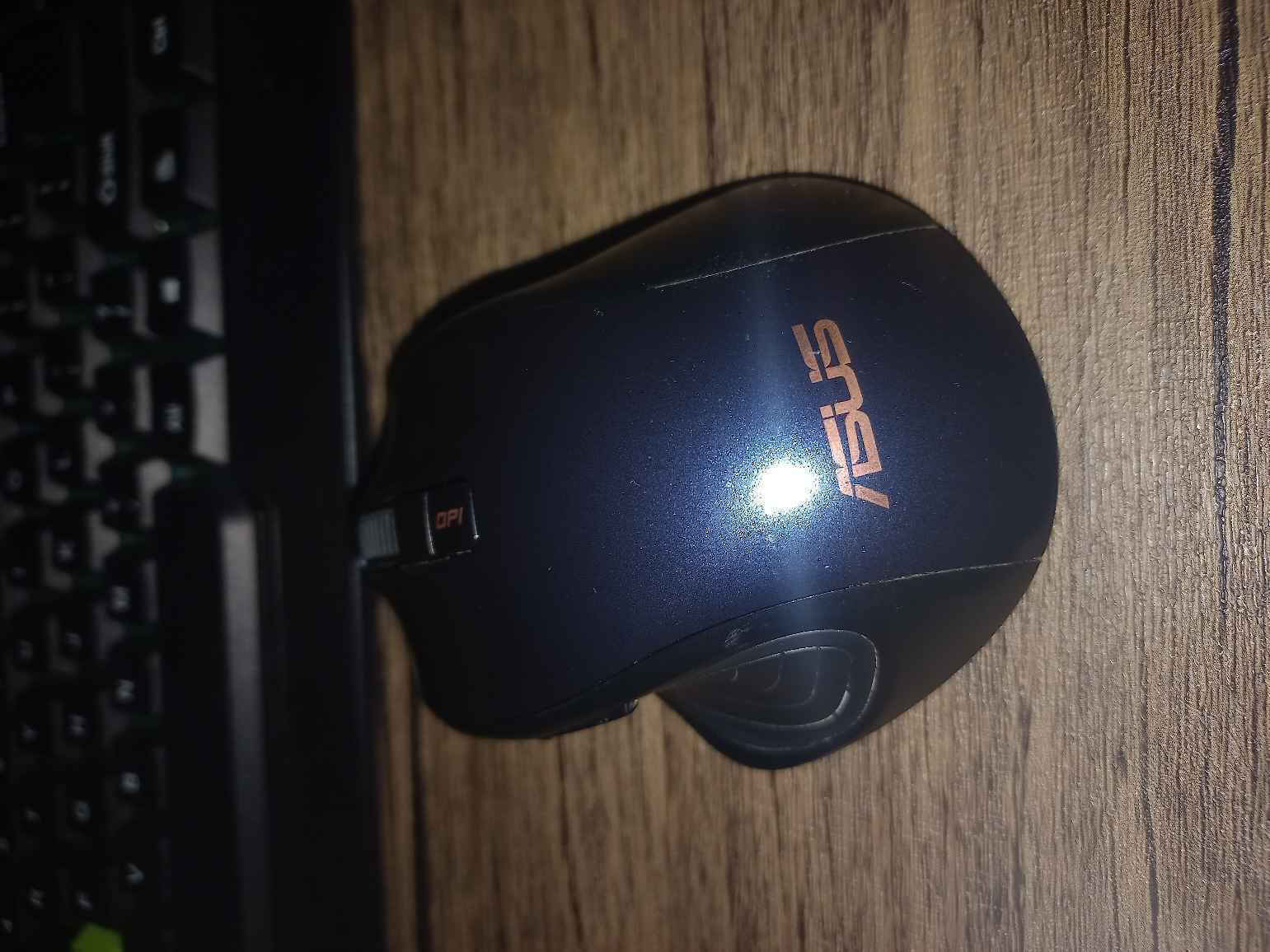 Asus MW202 Kabellos Ergonomisch Maus Gold
