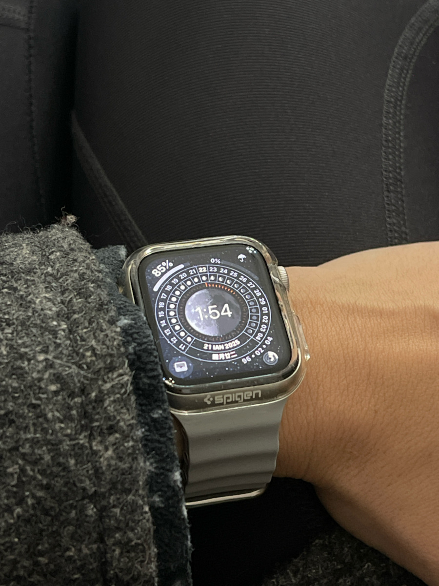 Spigen Thin Fit Plastikhülle in Schwarz Farbe für Apple Watch 40mm