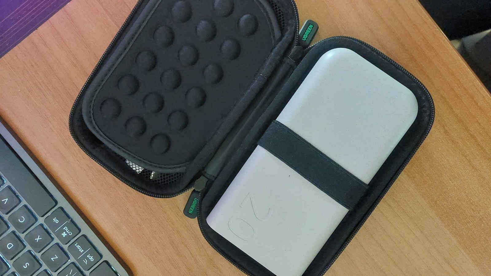 Ugreen Protective Case Shockproof Carrying Case for 2.5mm HDD or SSD Hard Disk with Space for Axisuar Black (40707)