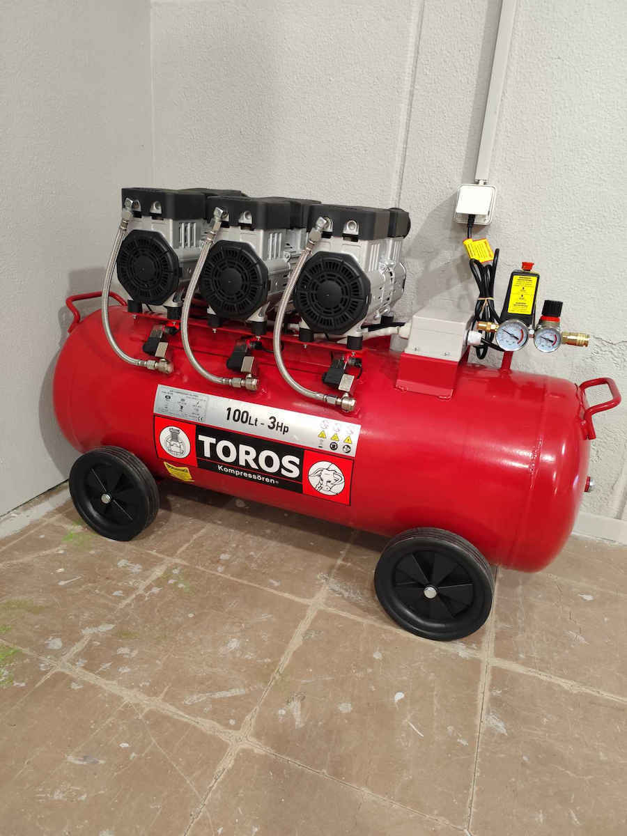 Toros Oilfree Single-Phase Air Compressors with Power 3hp and Airtank 100lt 40128