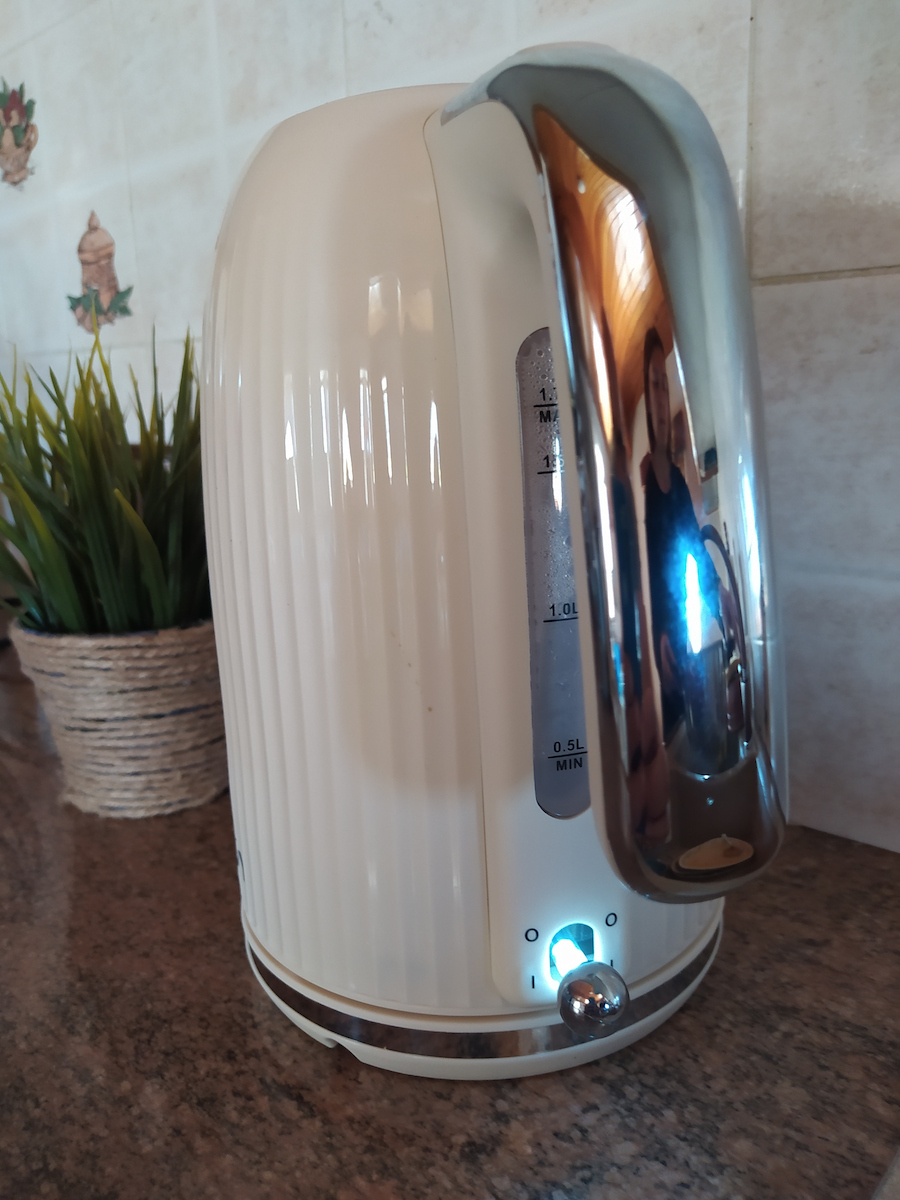 Izzy Vintage Βραστήρας 1.7lt 2200W Creme