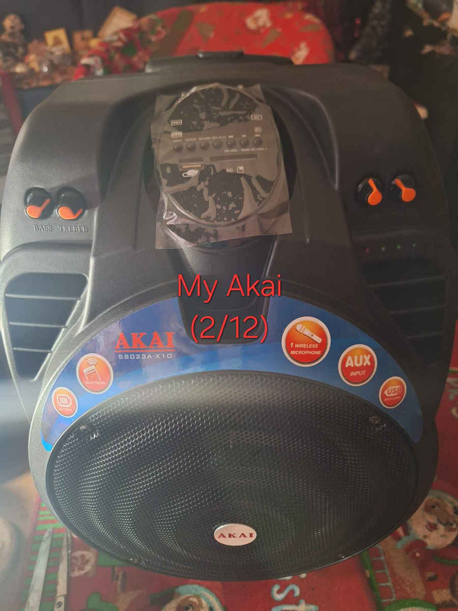 Akai Proffesional Karaoke-Lautsprecher mit Kabellosem Mikrofon SS023A-X10 SS023A-X10 Schwarz