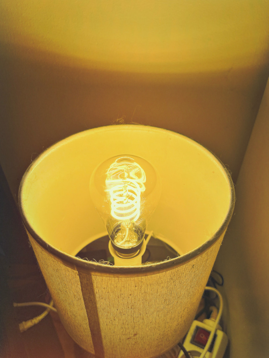 Philips Bec Smart LED 7W pentru Dulie E27 și Formă ST64 alb cald 580lm Reglabil în intensitate