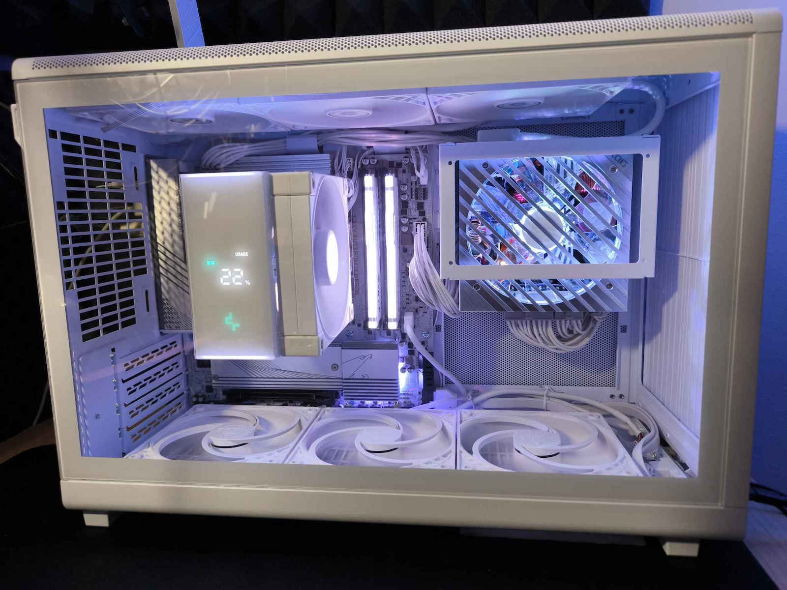 Arctic P12 PWM PST Gehäuselüfter 120mm (2000rpm / 48,8cfm) mit ARGB Beleuchtung und Verbindung 4-Pin