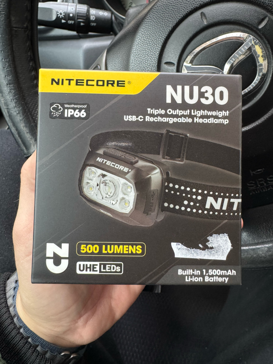 NiteCore Презареждащ се Челник LED IP66 с Максимална Яркост 500лм NU30 Черен