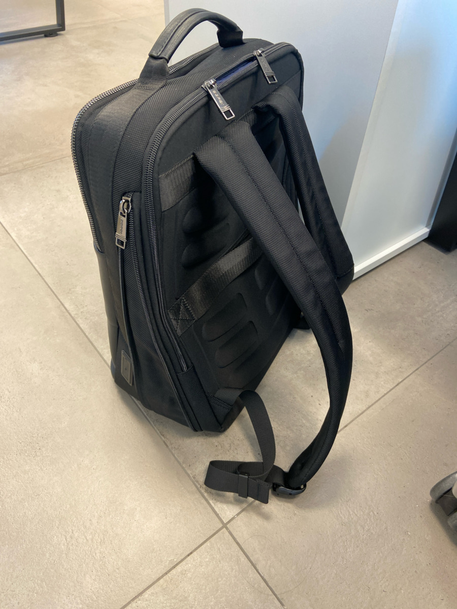 Bopai Τσάντα Πλάτης για Laptop 15.6" με Θύρα USB σε Μαύρο χρώμα 61-18911